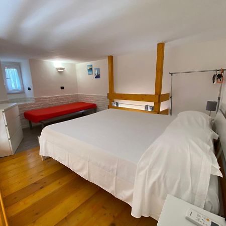 Magi - Zeus Apartment Понца Екстериор снимка