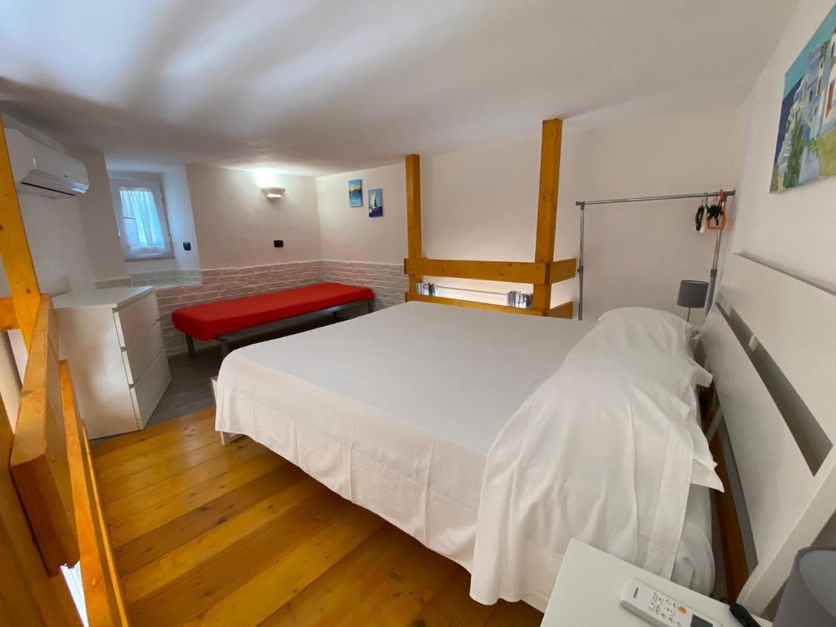 Magi - Zeus Apartment Понца Екстериор снимка